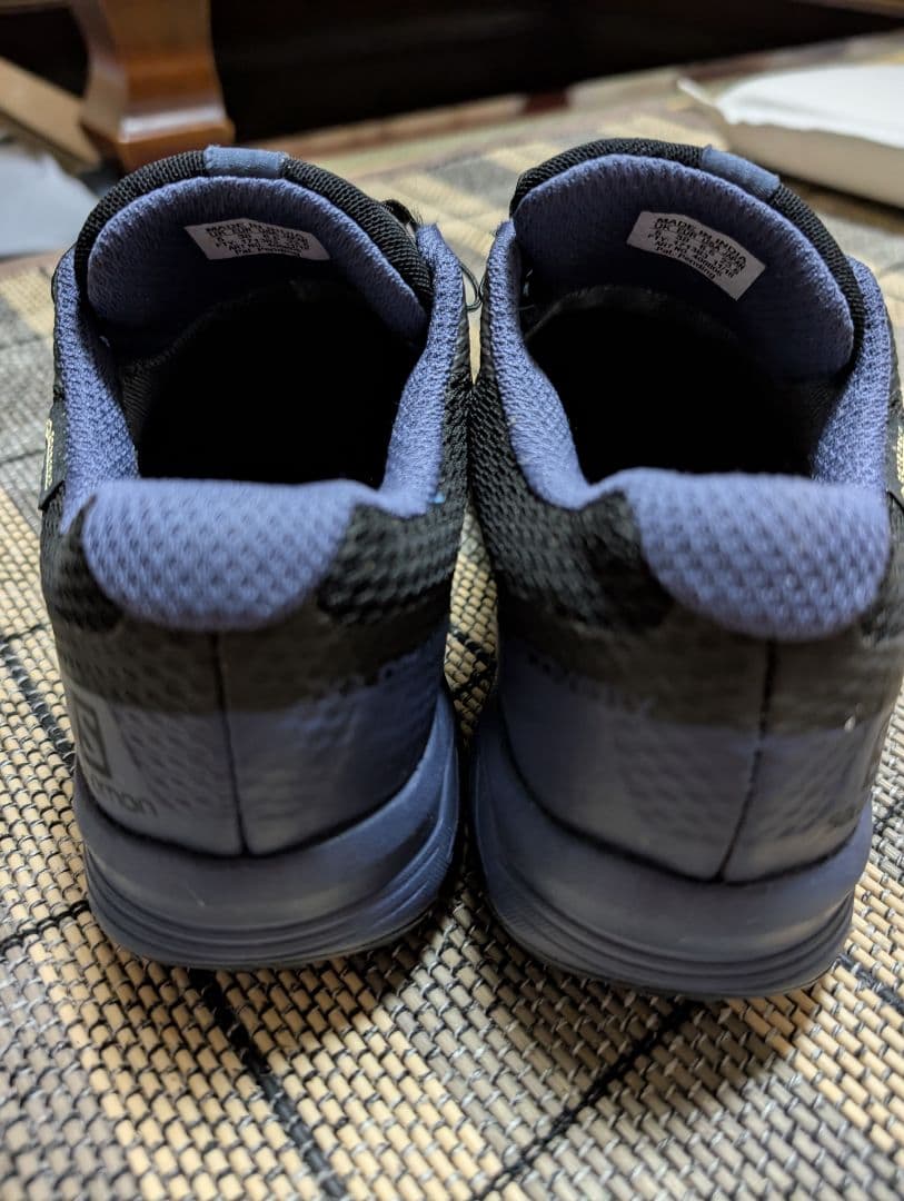 Salomon ランニングシューズ ブラック／ネイビー 23センチ