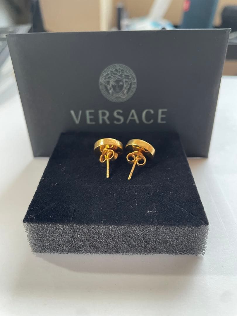 VERSACE エナメル メドゥーサ スタッド イヤリング ピアス