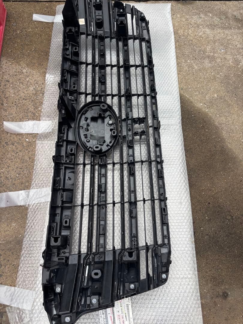 ⭐︎お買い得⭐︎ランクル300 純正グリルフロントグリル シルバー/ブラック