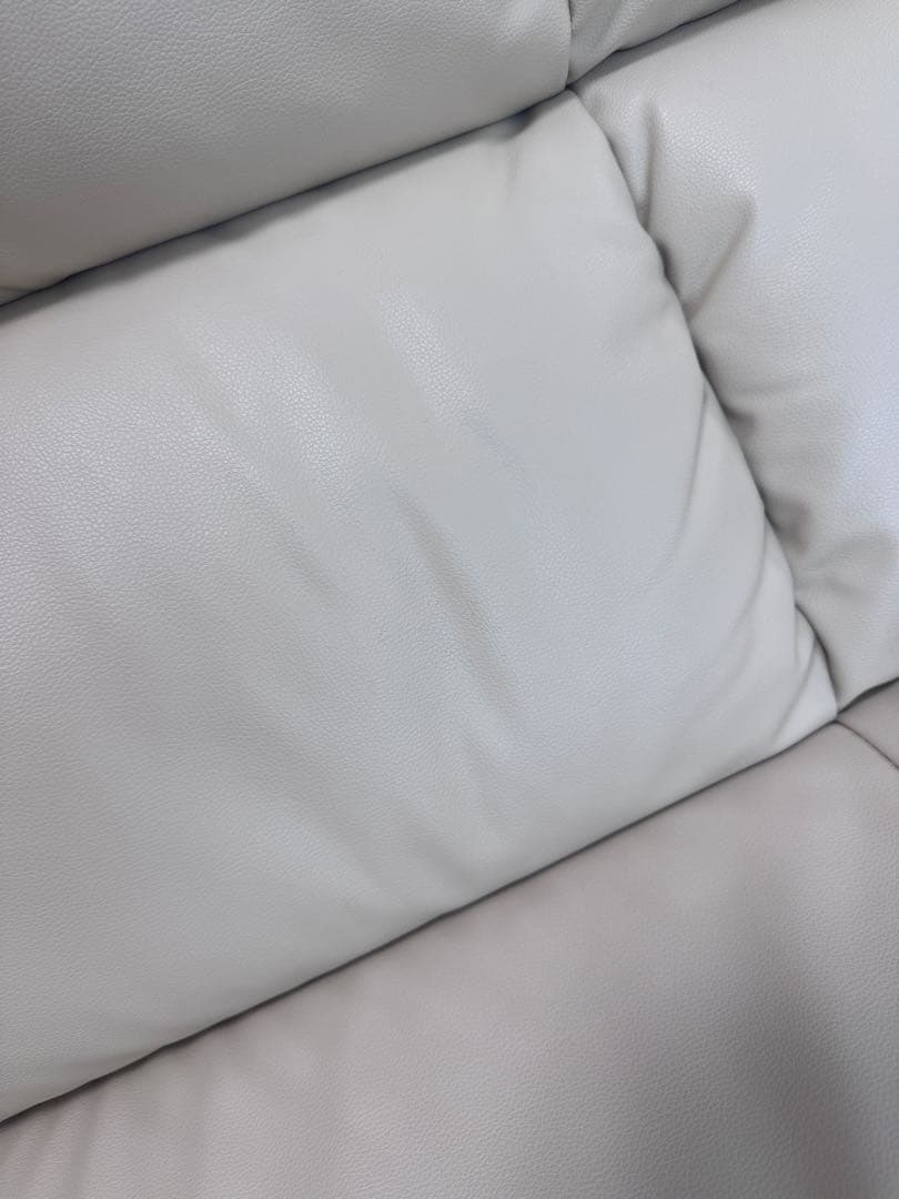 美品　レイコージャパン 2人掛けソファ 合成皮革　型番 7342 アイボリー