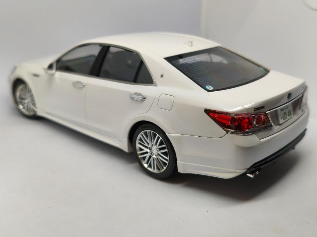 アオシマ　トヨタ　クラウンアスリート　プラモデル　完成品　ホワイトパール