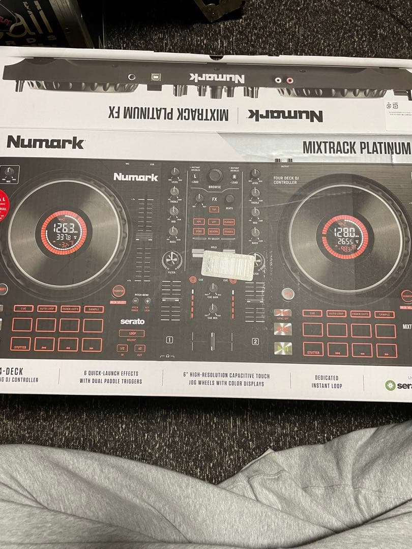 Numark Mixtrack Platinum FX コントローラー