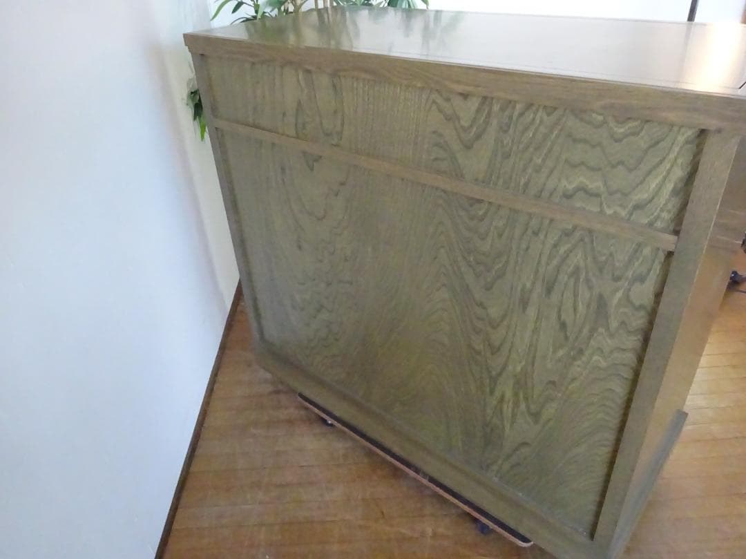 神戸洋家具/伊藤家具　4段チェスト　整理箪笥　オーク無垢材　花図柄刺繍