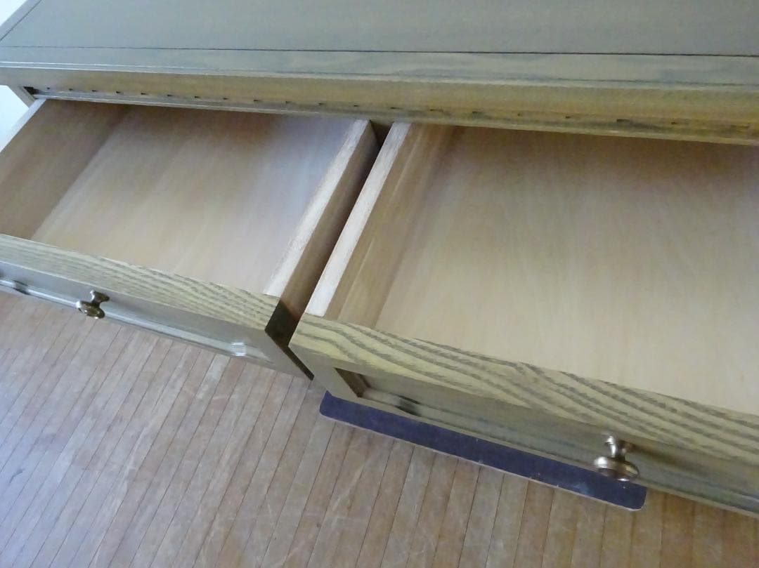 神戸洋家具/伊藤家具　4段チェスト　整理箪笥　オーク無垢材　花図柄刺繍