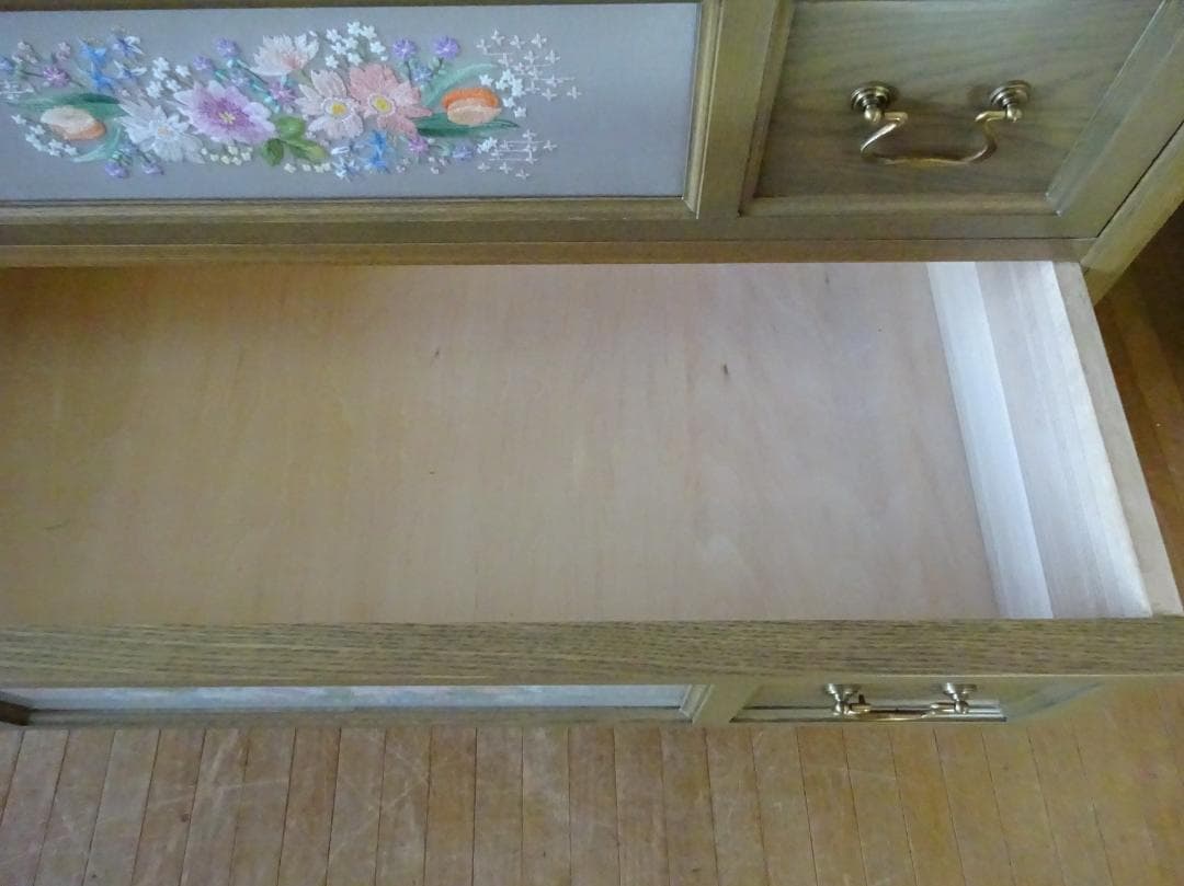 神戸洋家具/伊藤家具　4段チェスト　整理箪笥　オーク無垢材　花図柄刺繍