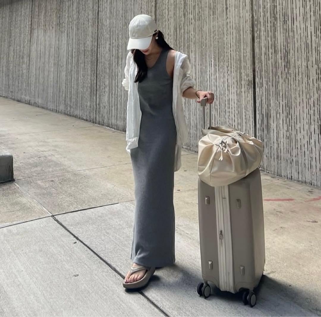 正規品 MAISON KITSUNE メゾンキツネ ノースリーブワンピース M