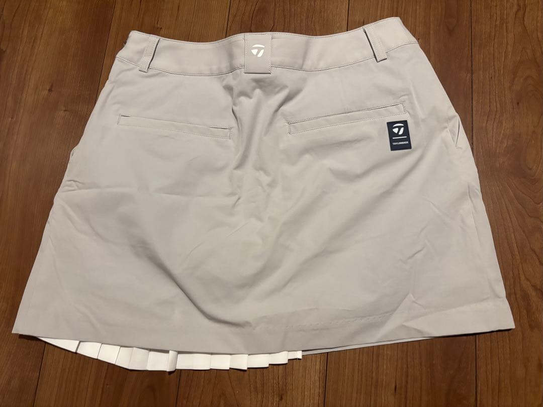 【新品未使用】TAYLORMADEスリット付きライトグレーゴルフスカート