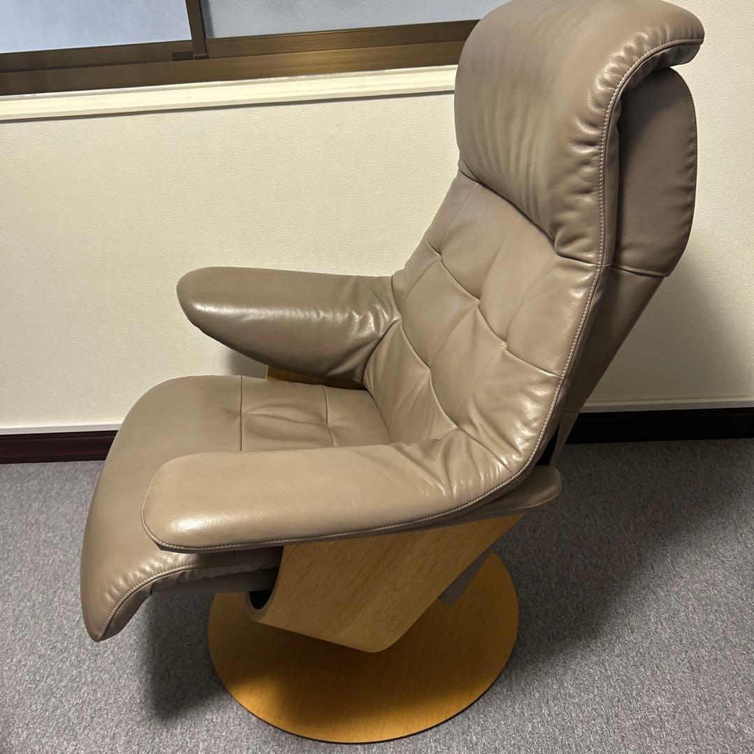 カリモク　ザファースト　(オットマンと同時購入)