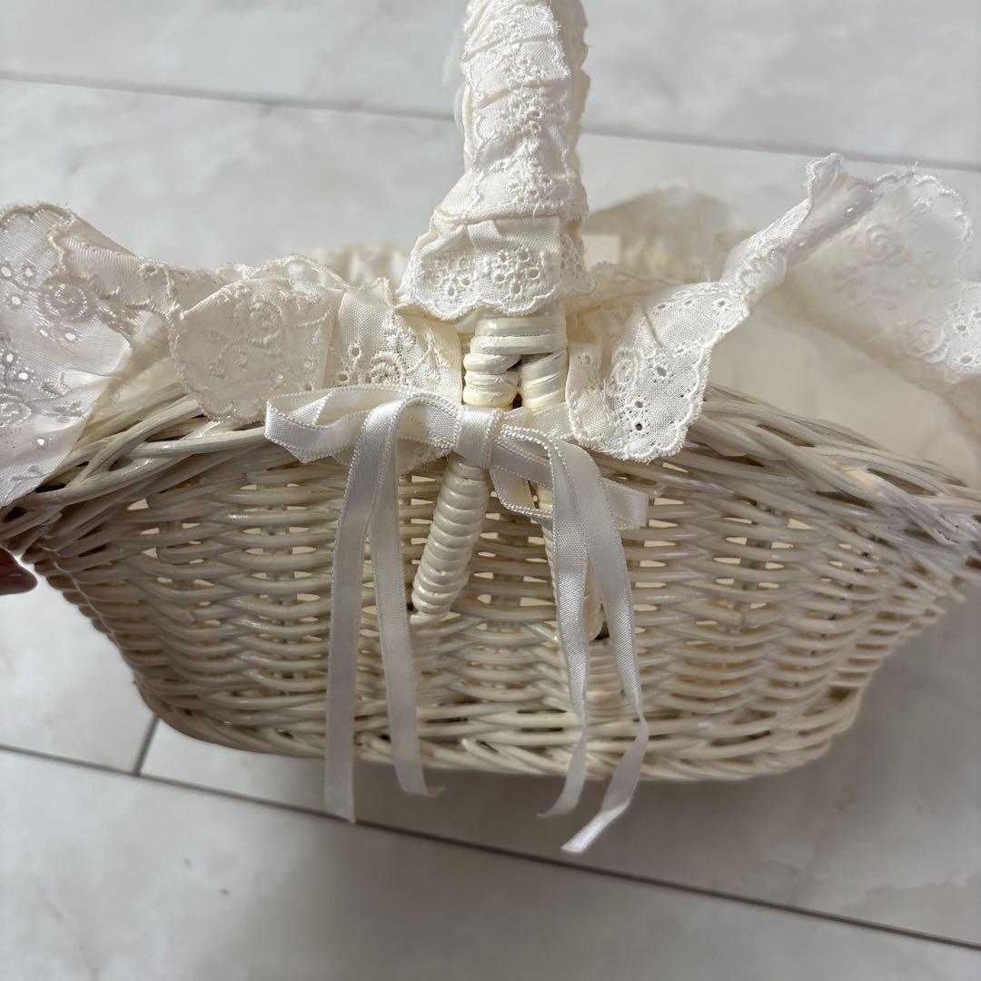 ルプラ　白いレース付き小物入れバスケット
