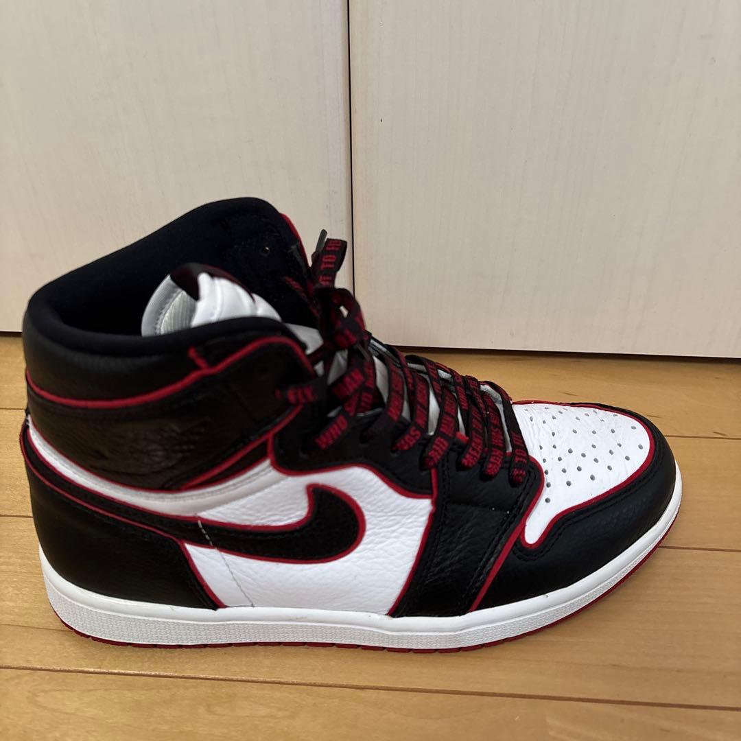エア ジョーダン 1 レトロ ハイ ブラッド ライン スニーカー