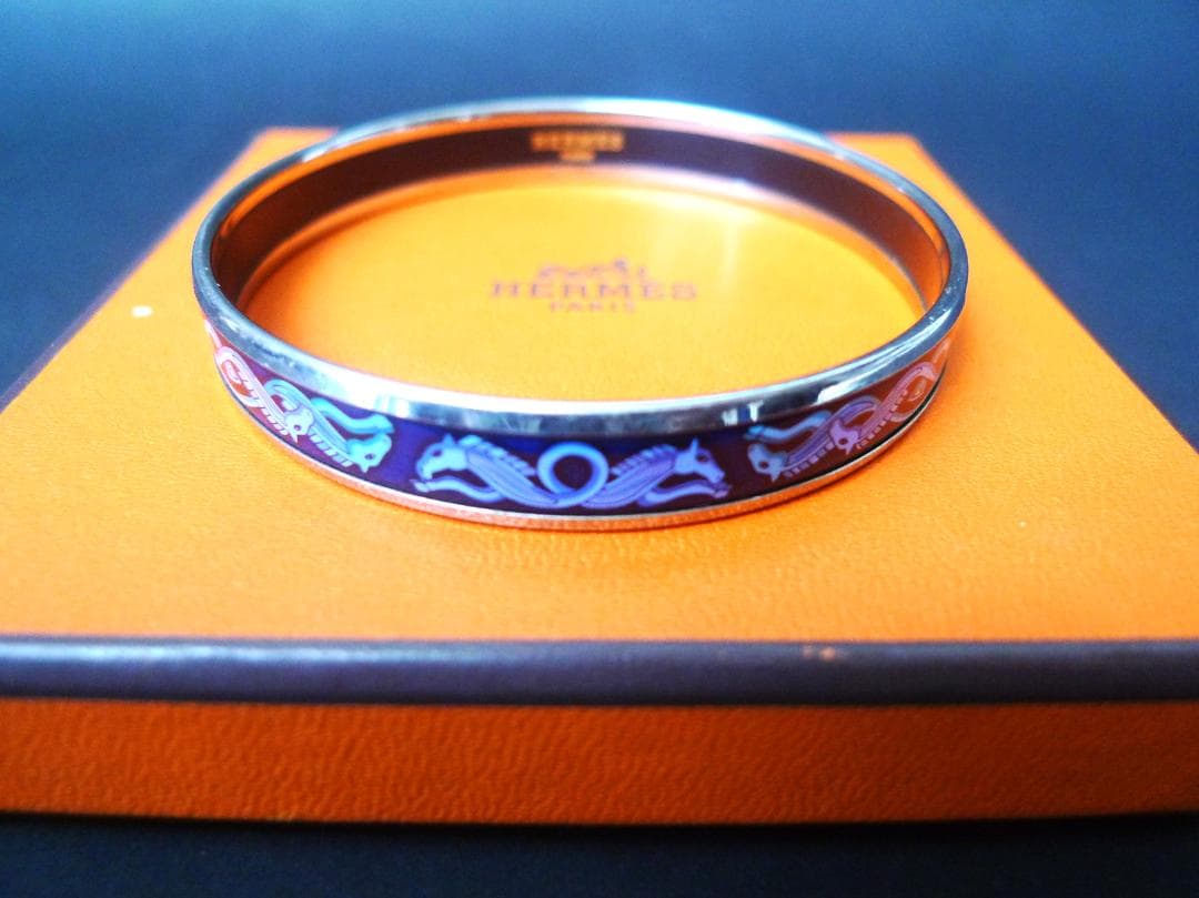 HERMES ネイビーシルバー馬模様 バングル