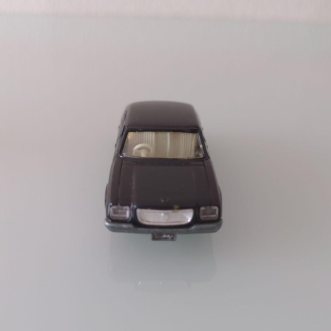 黒箱 トミカ トヨタセンチュリー 色指定箱