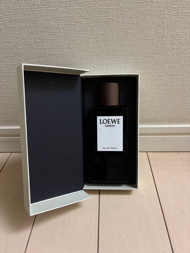 LOEWE ESENCIA Eau de Parfum 専用ボックス付き