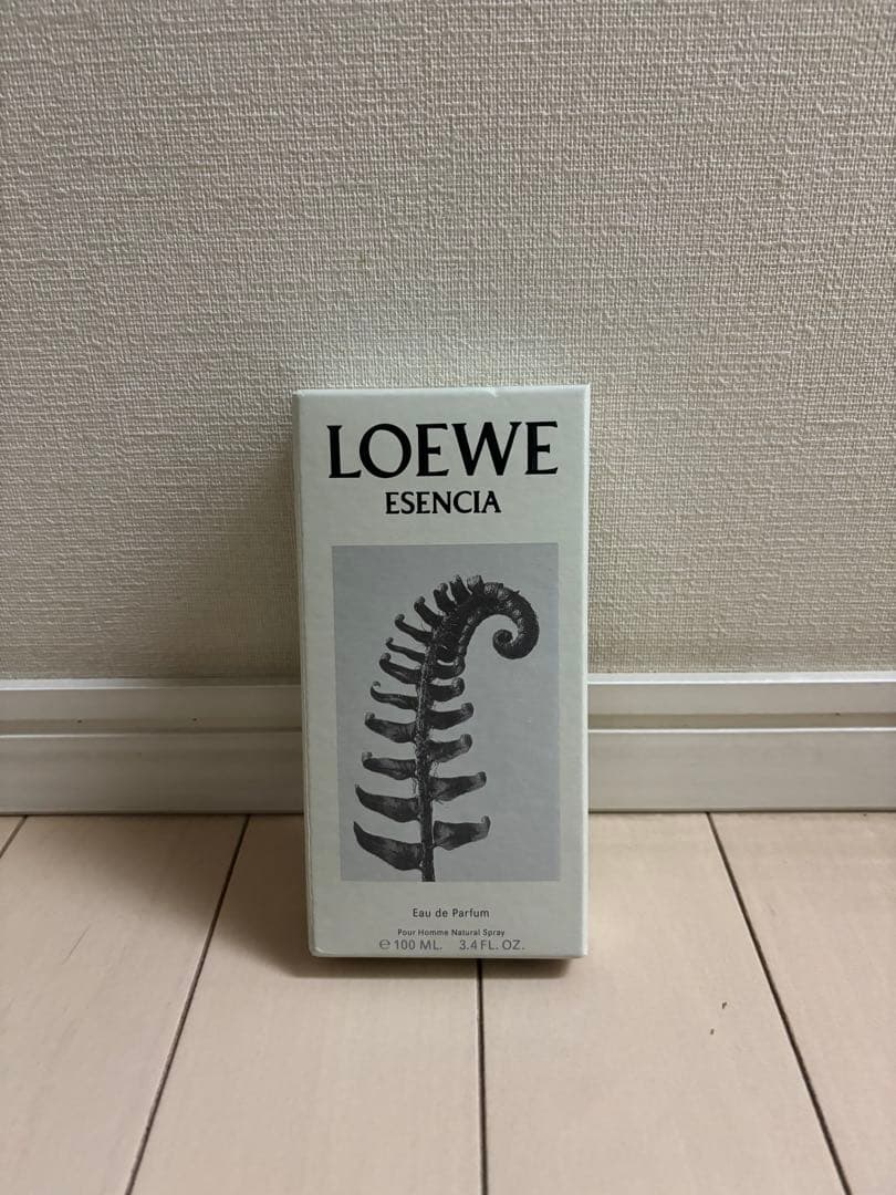 LOEWE ESENCIA Eau de Parfum 専用ボックス付き