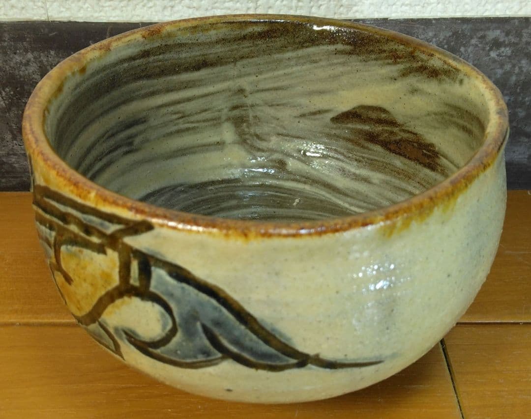 人間国宝 金城次郎 魚茶碗(刷毛目魚紋茶碗）栞 共箱 美品 壺屋焼 壷屋焼 上作