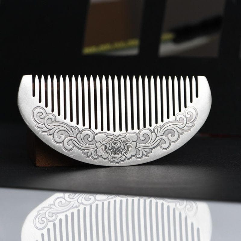 蓮の花の純銀櫛 - 贅沢な手触りと繊細なデザインが特徴K104