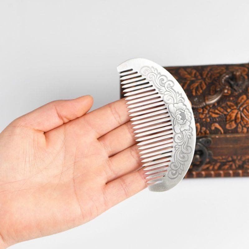 蓮の花の純銀櫛 - 贅沢な手触りと繊細なデザインが特徴K104