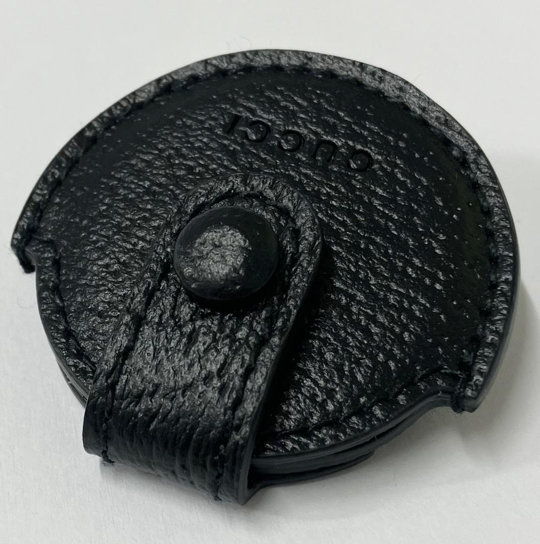 新品未使用　レア品　グッチ　GUCCI　AirTag ホルダー　アップル　レザー