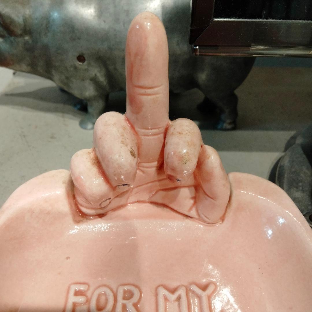 Fuck 　ファックユー　ハンド　手　置物　ビンテージ　反戦　灰皿