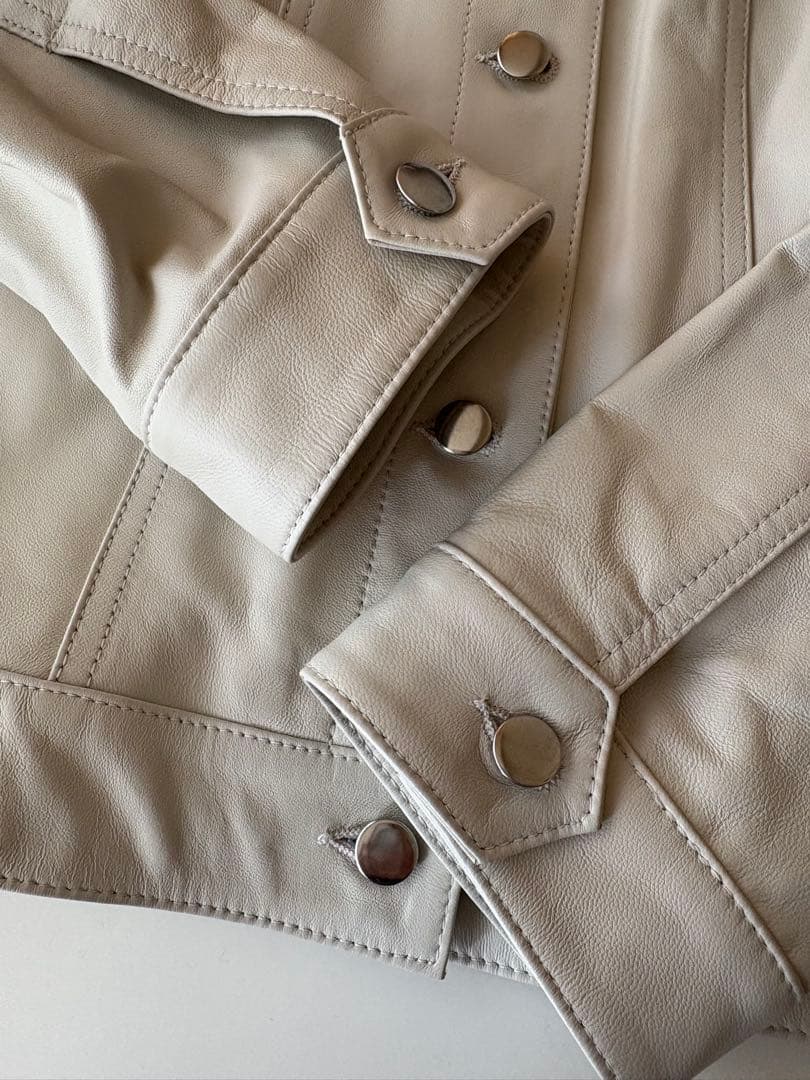 新品タグ付き 羊革 レザージャケット オフホワイト　Lサイズ