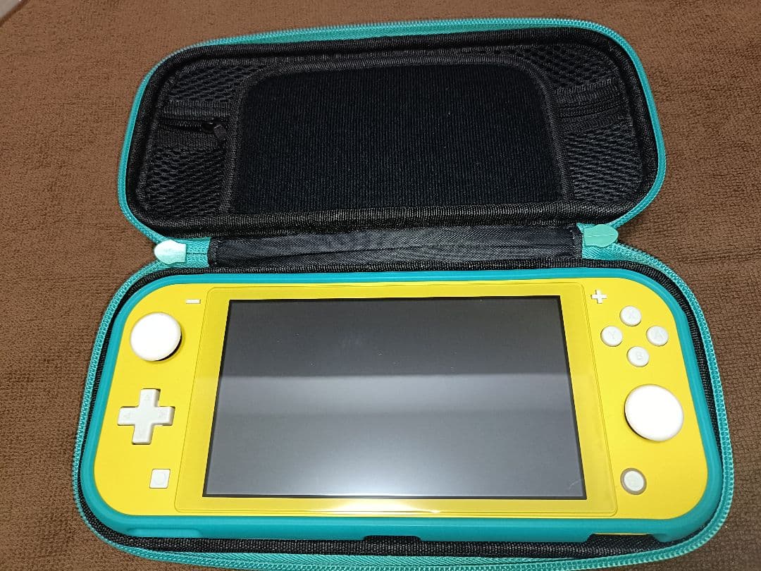 ニンテンドー　スイッチ　ライト イエロー 本体　他