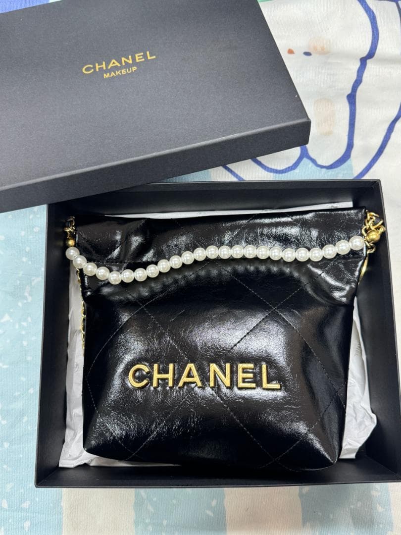希少✨ 状態良好 ブラック cHaNeL✨サコッシュ パール付き