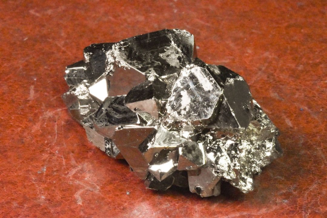 ペルー ワンサラ鉱山産 八面体パイライトS-01