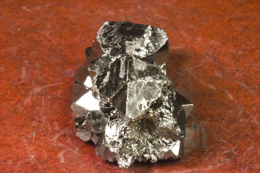 ペルー ワンサラ鉱山産 八面体パイライトS-01