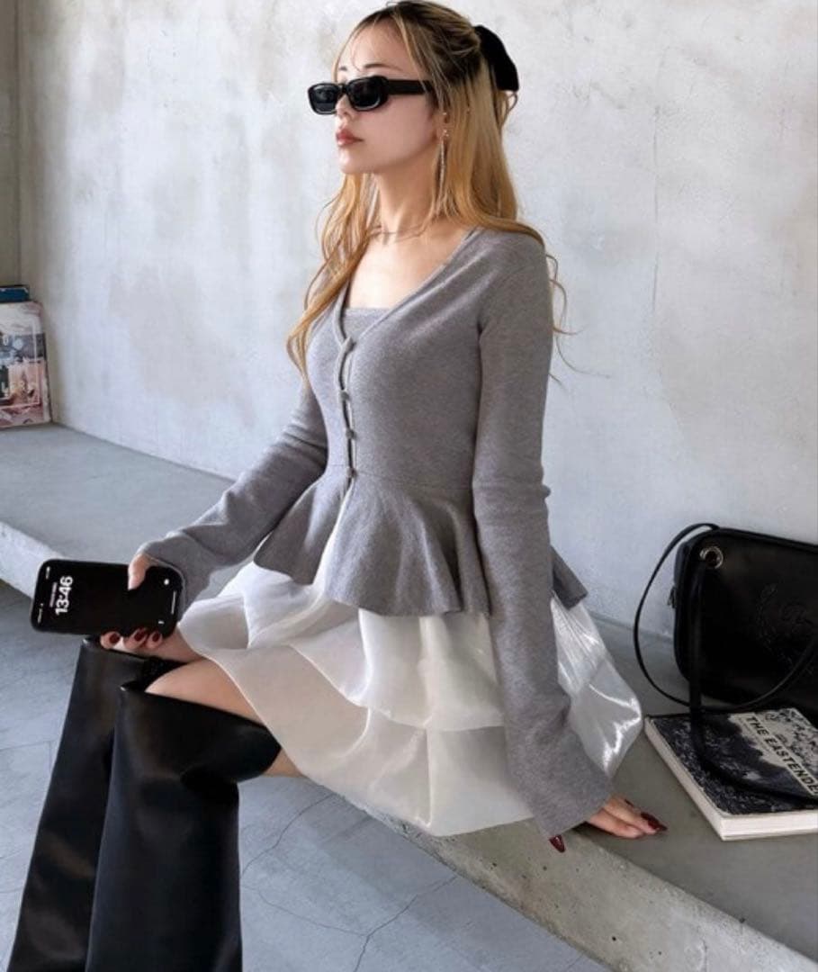 ドッキングペプラムニットアンサンブル　グレー