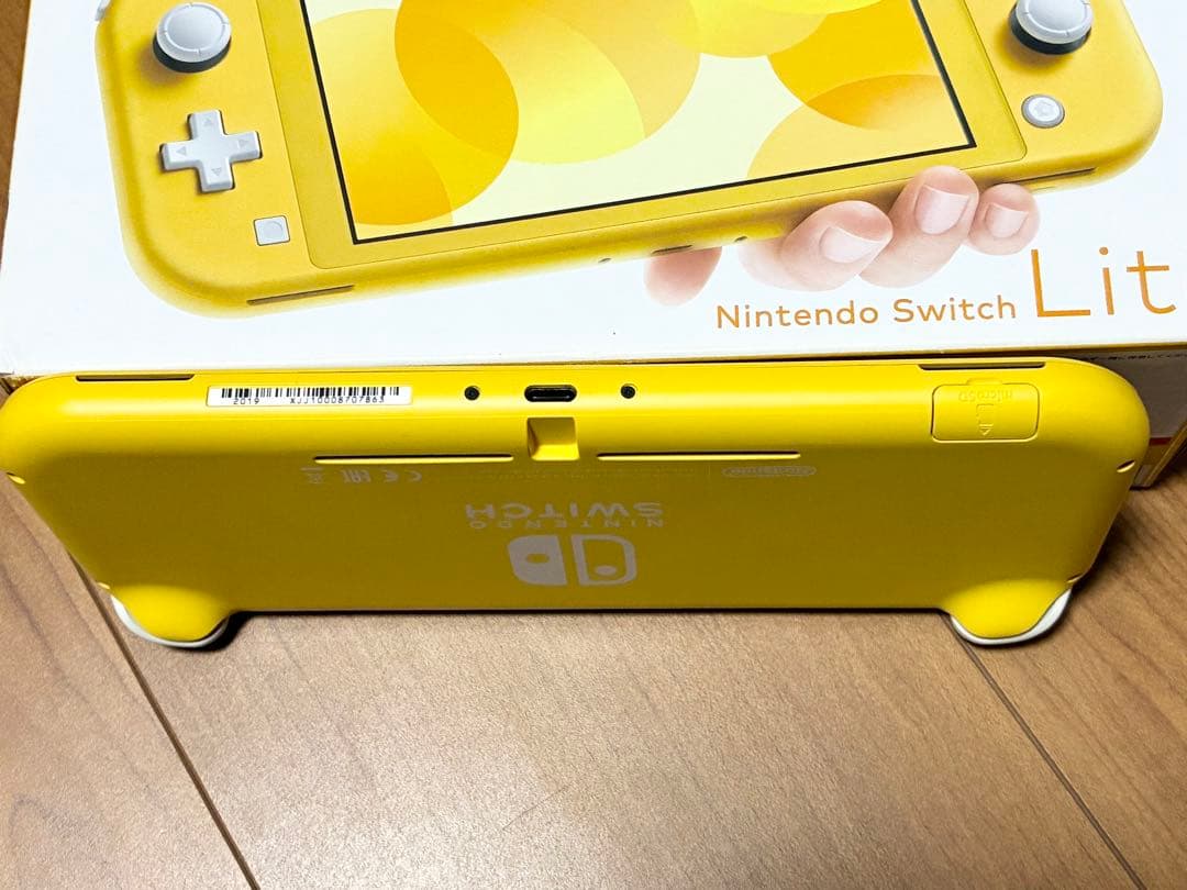 Nintendo Switch Lite ケースとフィルム付き