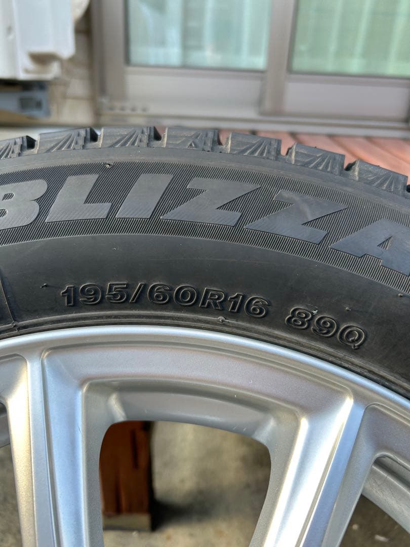 80系ノア 16インチブリヂストンVRX3 スタッドレスセット1本【2／4】