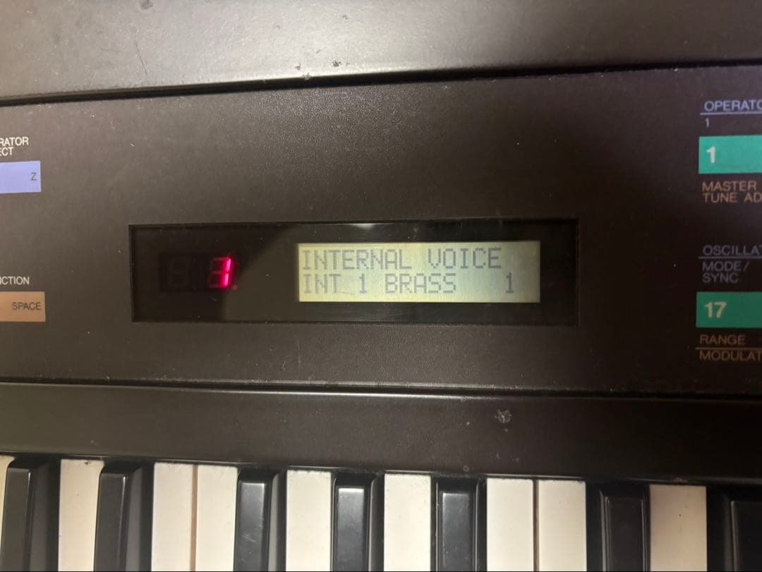 YAMAHA DX7 シンセサイザー　ハードケース付