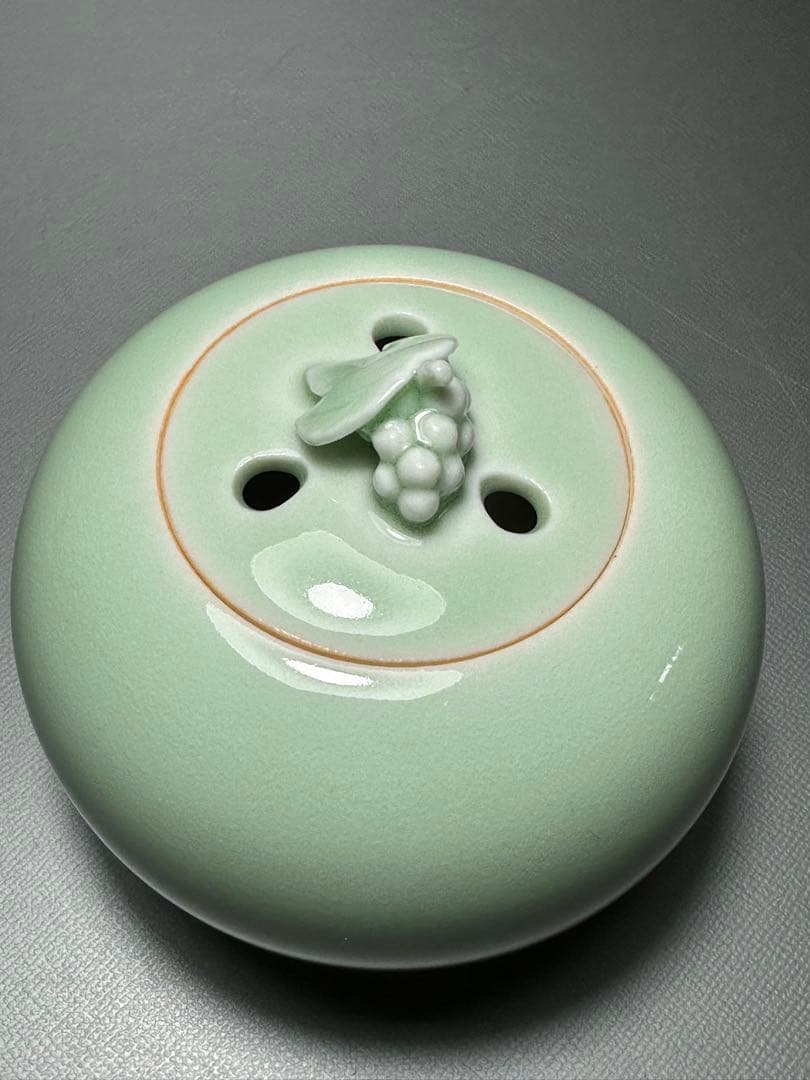 九谷焼　西田健二　作　青磁　香炉　葡萄のつまみ　美品