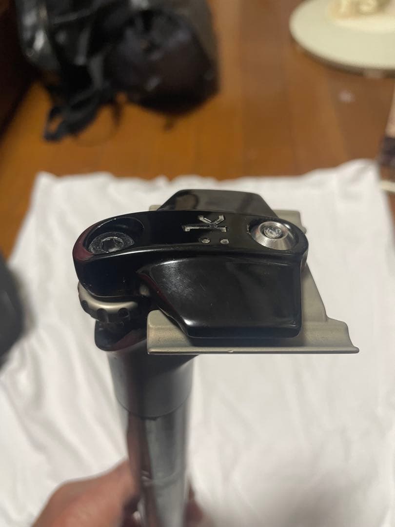 フィジーク　カーボンサドル　シートポスト　セット