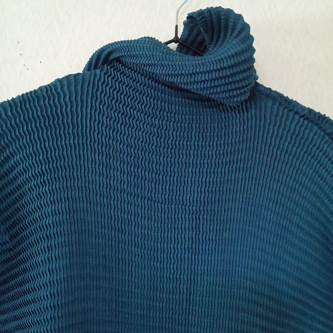 ISSEY MIYAKE　ウール混　ハイネック　ドルマントップス　鱗プリーツ