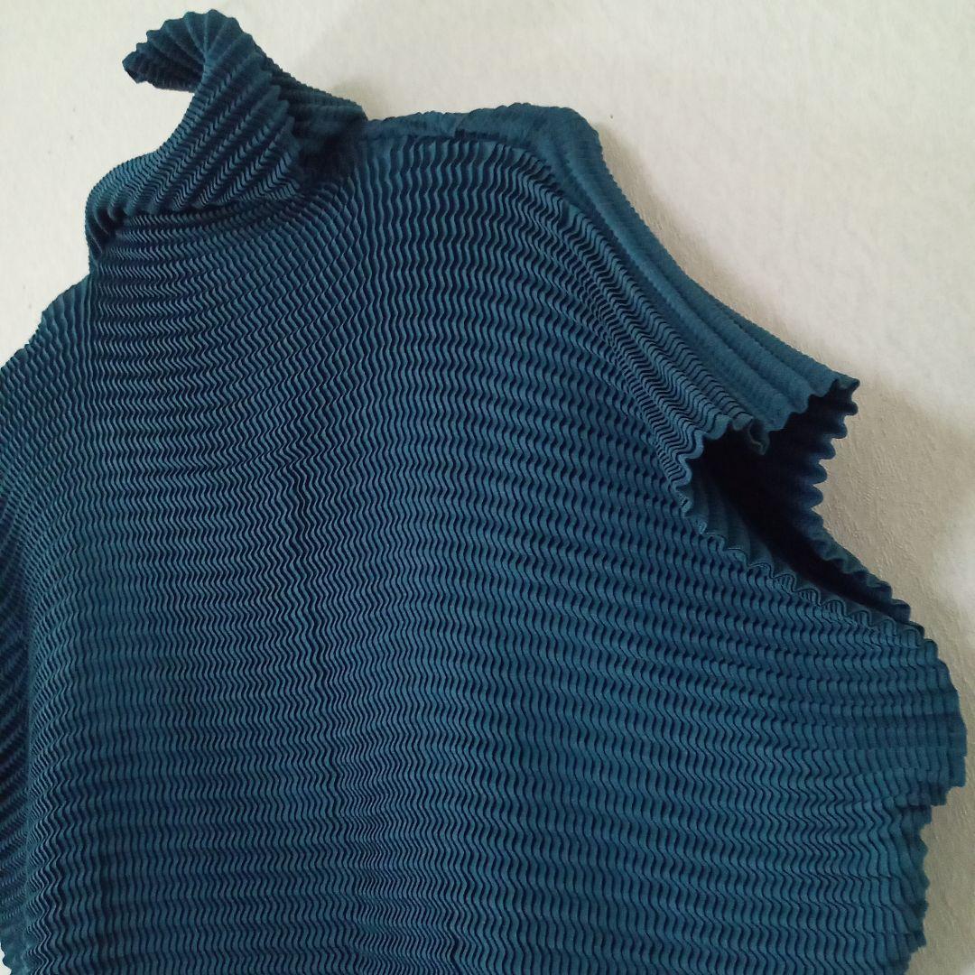 ISSEY MIYAKE　ウール混　ハイネック　ドルマントップス　鱗プリーツ