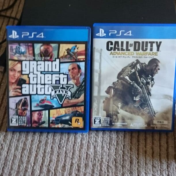 PS4本体、フィルター、カメラ、リモコン、カセット、マイク付きのヘッドホン