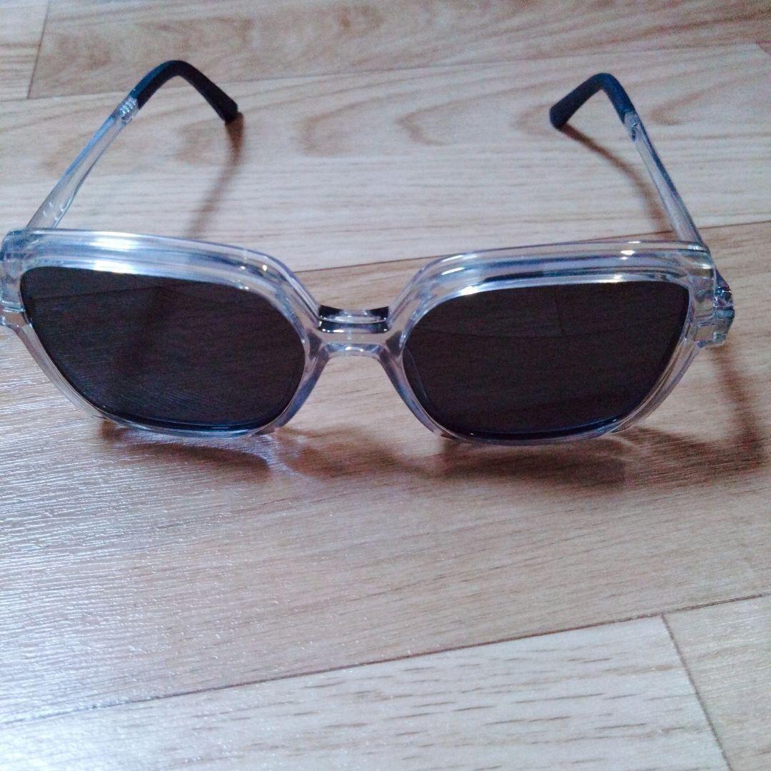 偏光 サングラス UVカット スポーツサングラス　クリアな縁のメガネ