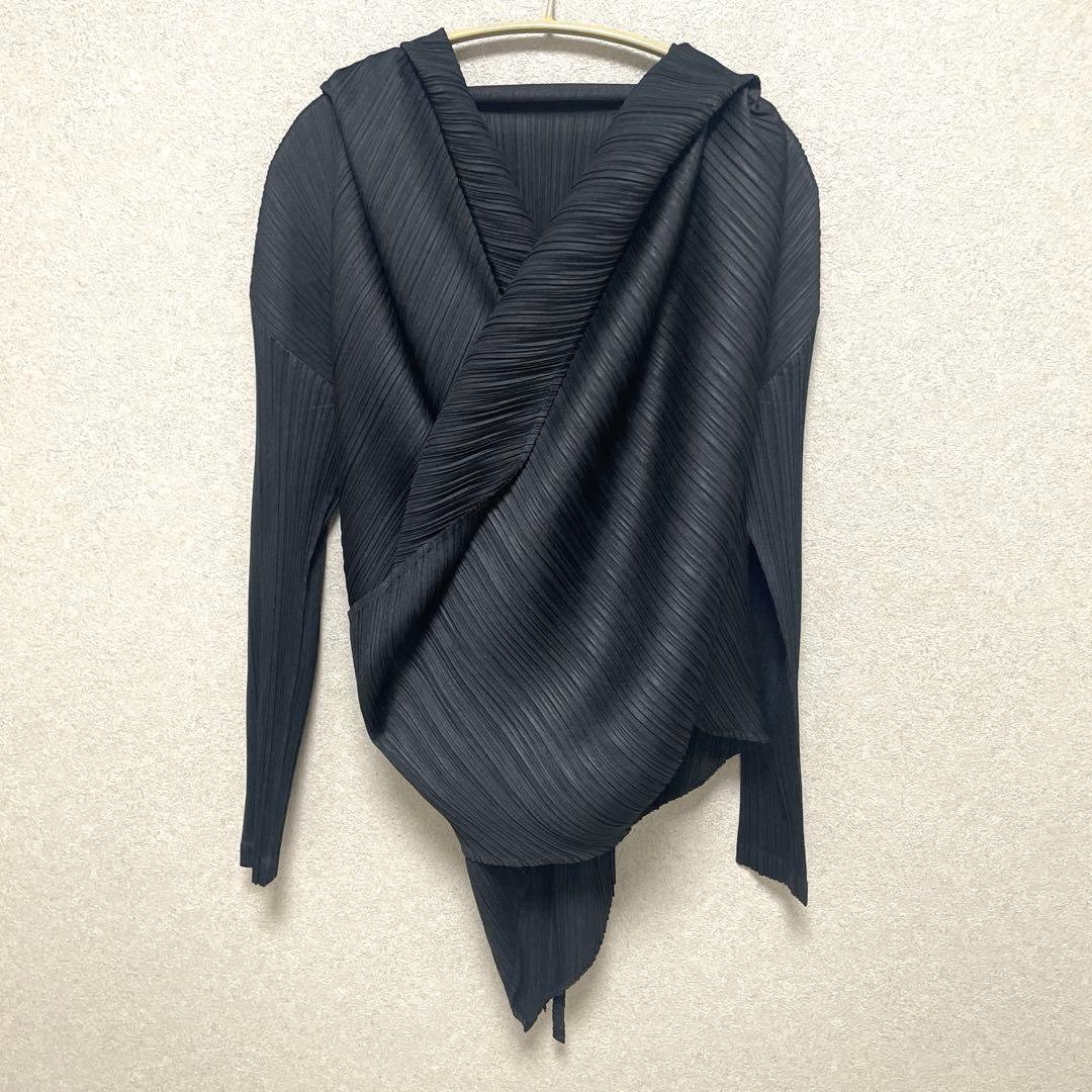 美品【プリーツプリーズ】イッセイミヤケ　3D 立体プリーツ　変形カーディガン　黒