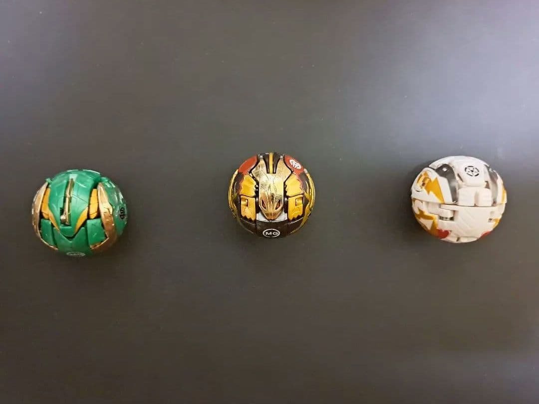 最終値下げ　激レア　爆丸　神3　磁ドラガオン 轟フドウ 士ガリュウ　カード付き