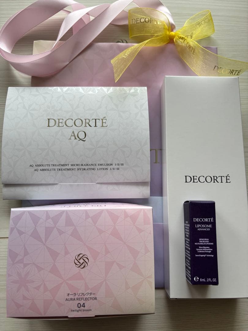 コスメデコルテ AQ オーラリフレクター　限定　ブラシ付き 04 サンプル付き