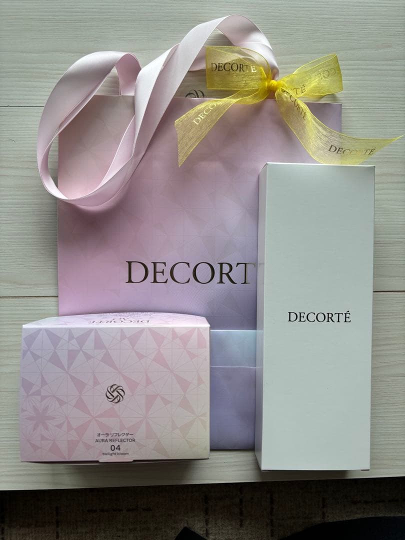 コスメデコルテ AQ オーラリフレクター　限定　ブラシ付き 04 サンプル付き