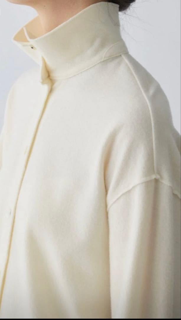 RHERE ウールブラウス　アイボリー