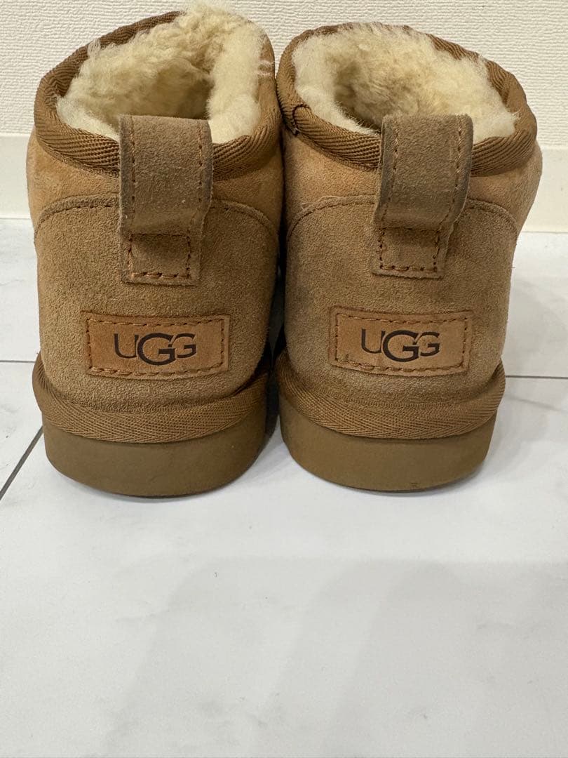 UGG ベージュ ムートンブーツChestnut クラシック　ウルトラミニ