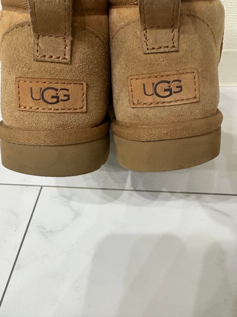 UGG ベージュ ムートンブーツChestnut クラシック　ウルトラミニ