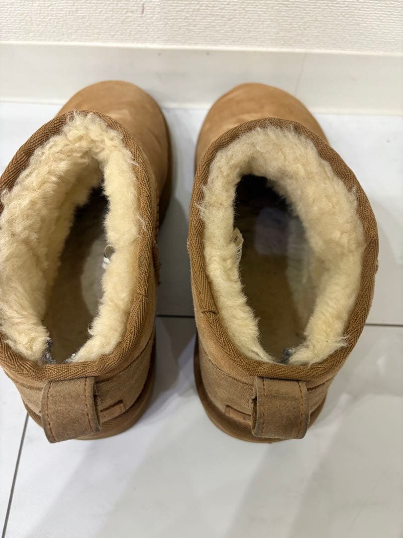 UGG ベージュ ムートンブーツChestnut クラシック　ウルトラミニ