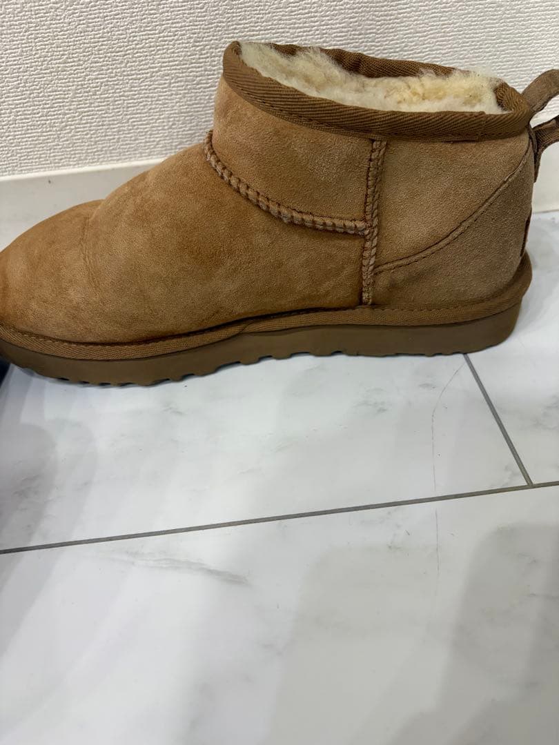 UGG ベージュ ムートンブーツChestnut クラシック　ウルトラミニ