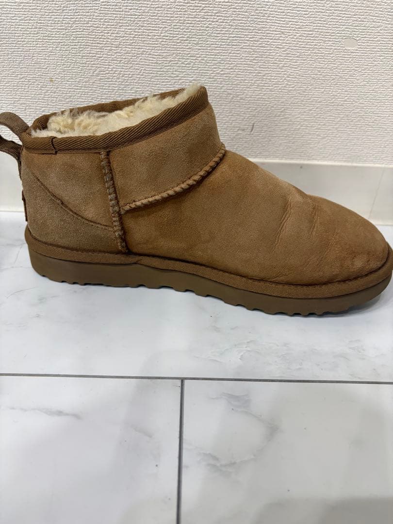 UGG ベージュ ムートンブーツChestnut クラシック　ウルトラミニ