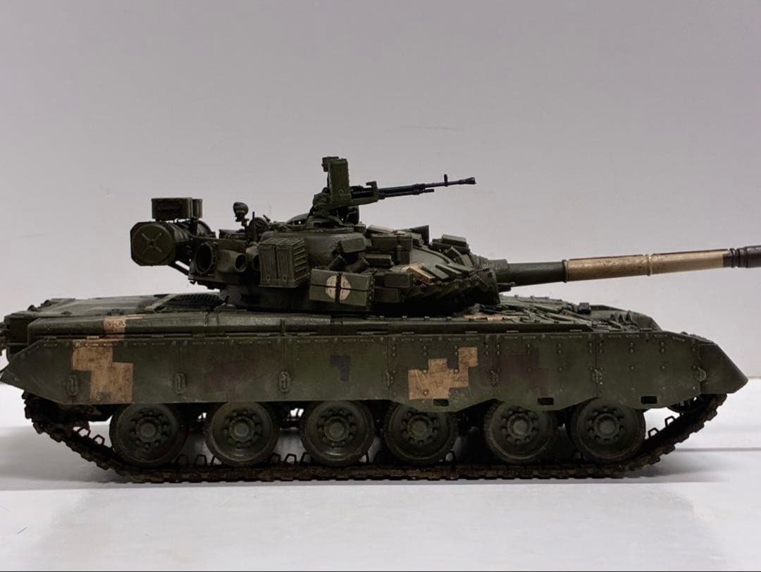トランペッター　1/35 T-80BV 完成品　戦車　模型　