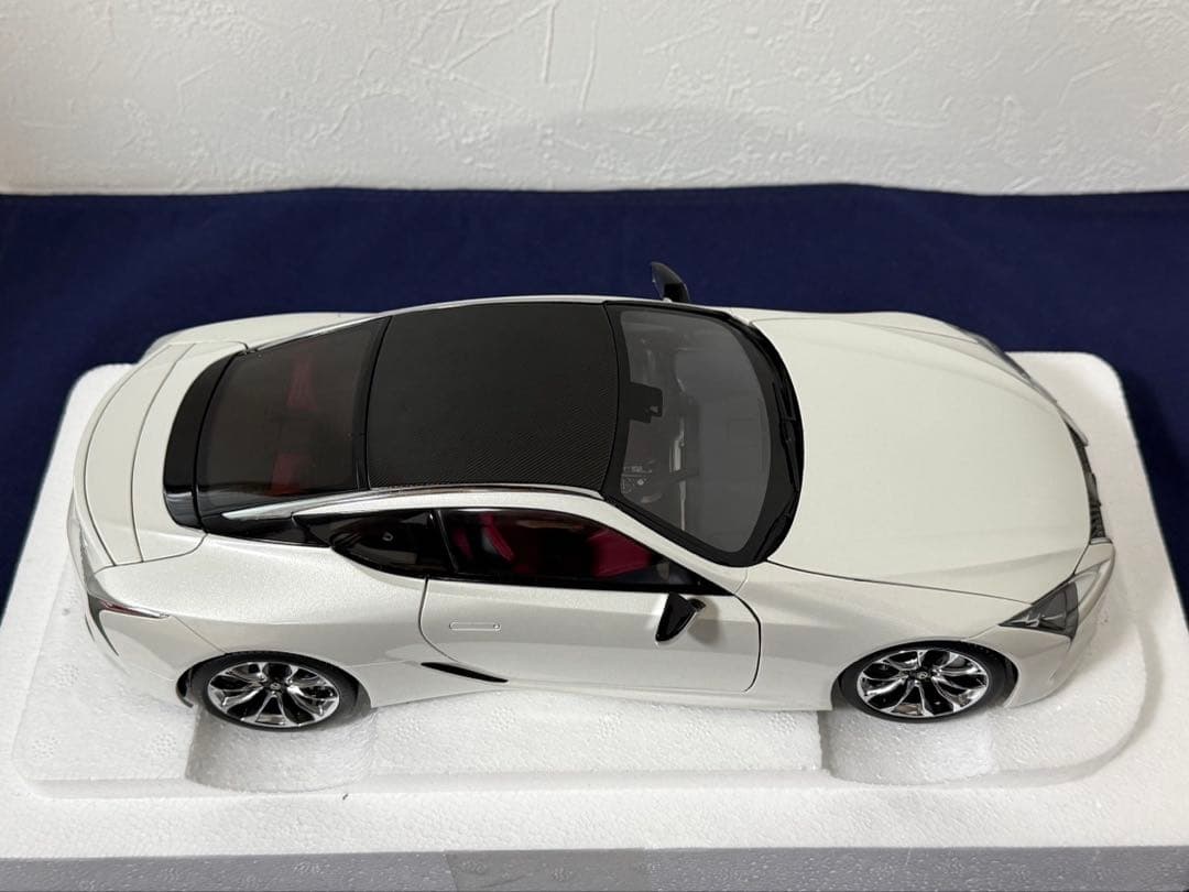 AUTOart オートアート 1/18 LC500
